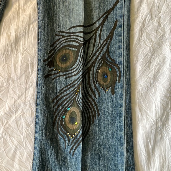 Women’s Bejeweled and Fancy Jeans - Picture 3 of 8